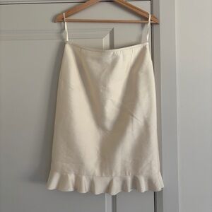 56% Wool 44% Silk Elegant Cream Skirt with Ruffle Hem